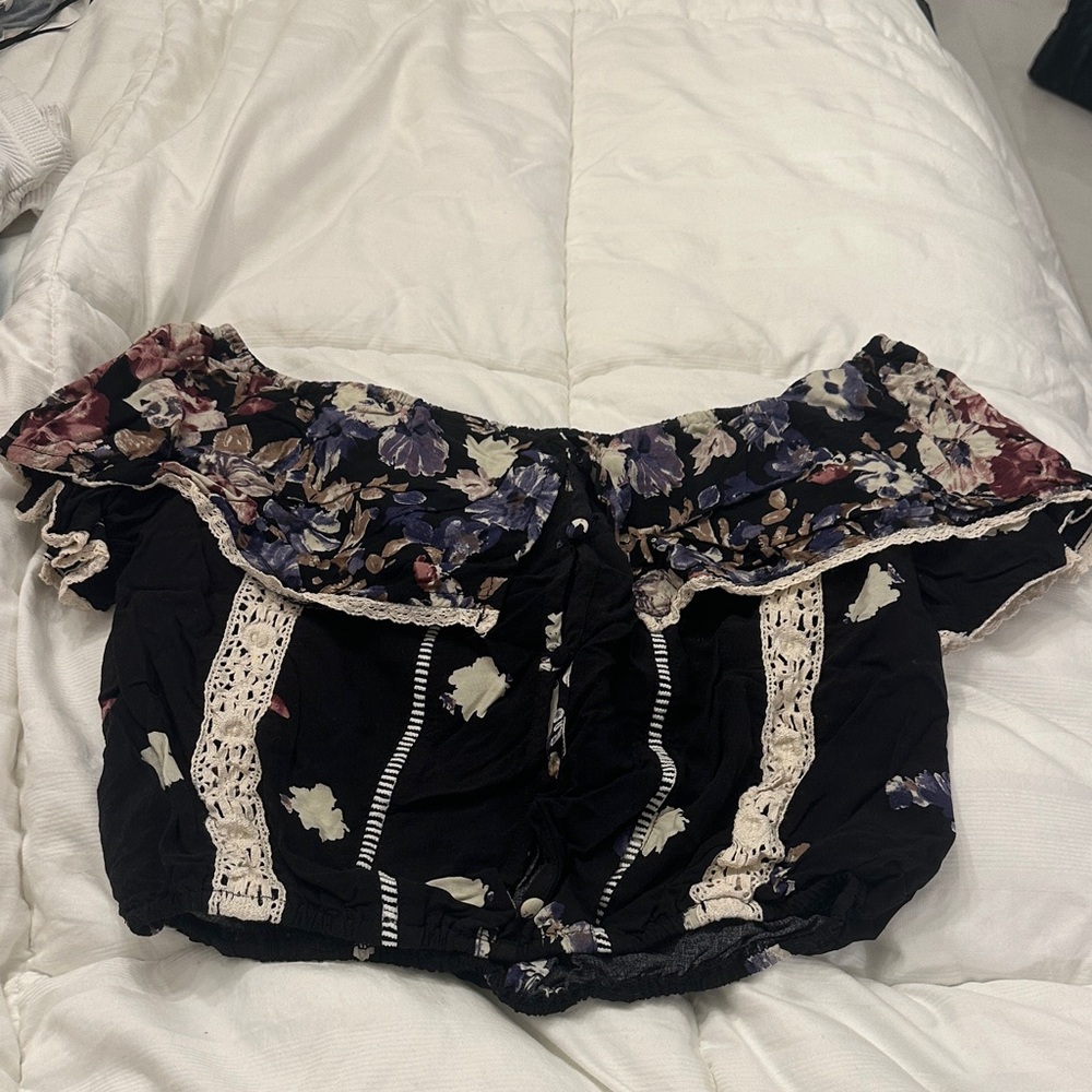 Listicle Black Floral Off-Shoulder Top